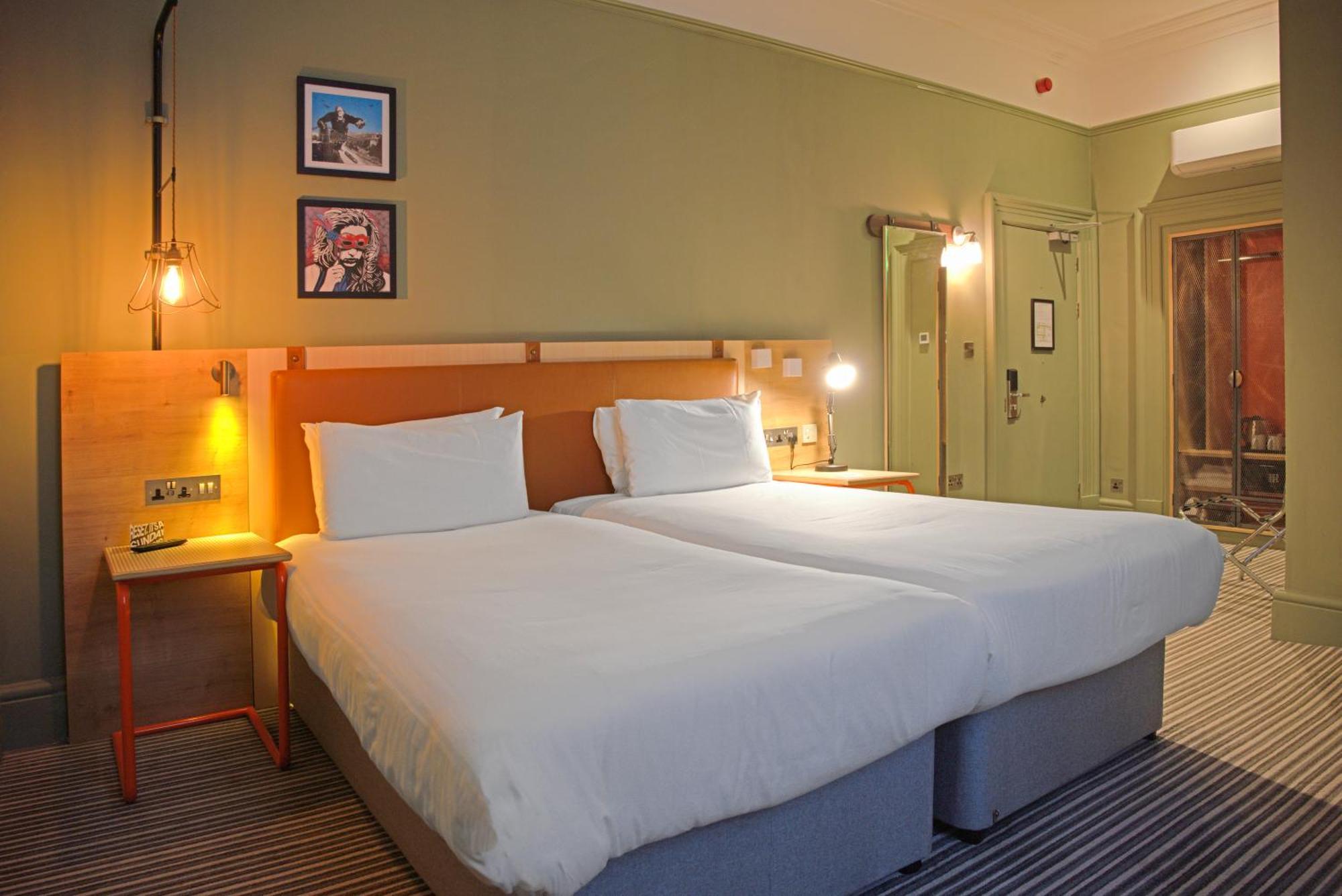 Standard Twin Room