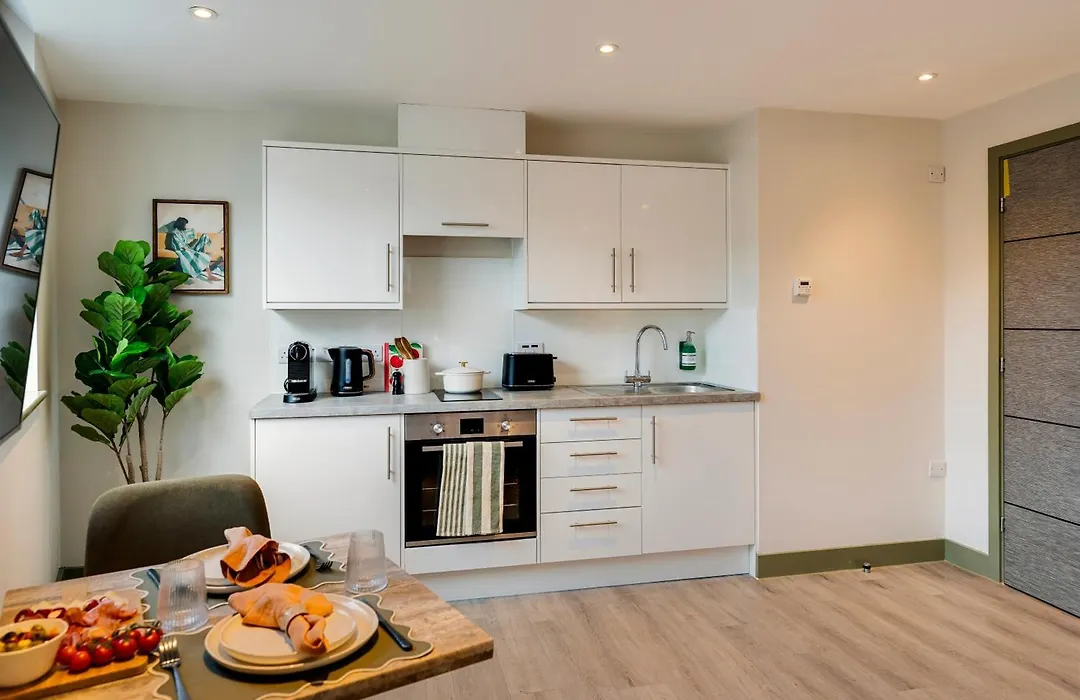 Your Apartment I Clifton Village-1