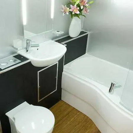Geometric Serviced Apartments Bristol-3